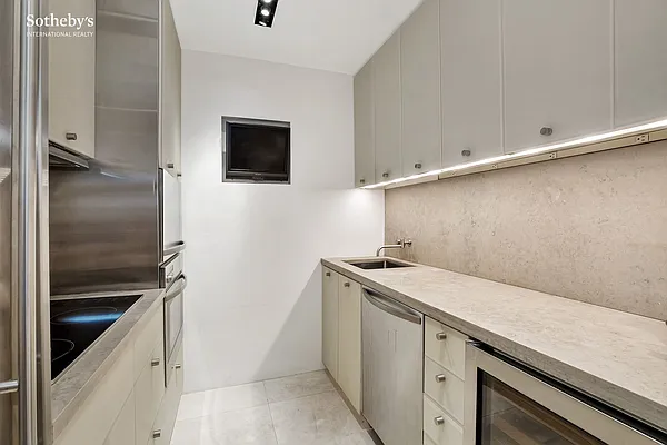 Sold by Sotheby's International Realty | media 3