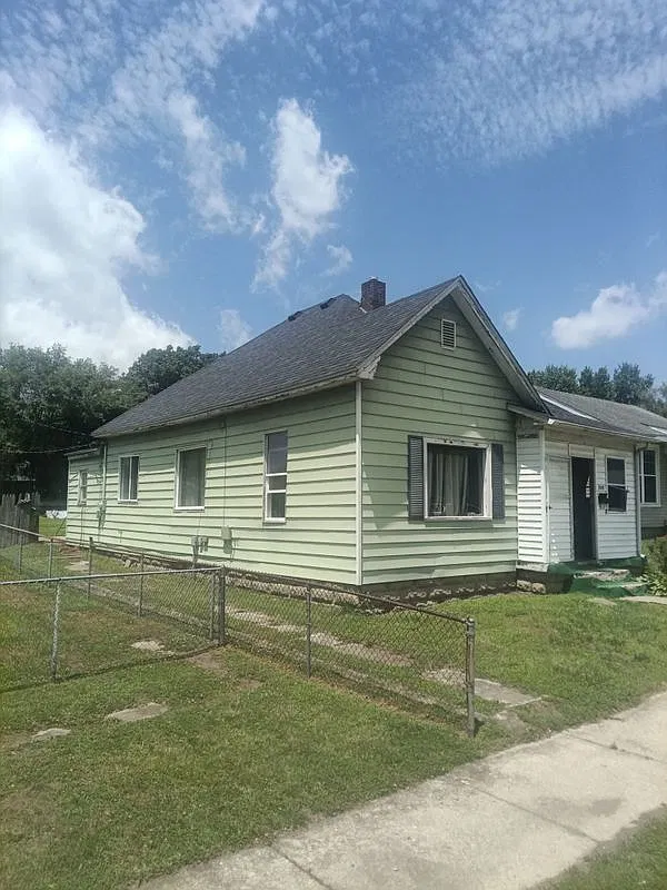 4 bed, 1.0 bath, 1148 sqft, $1,195 — Photo 1