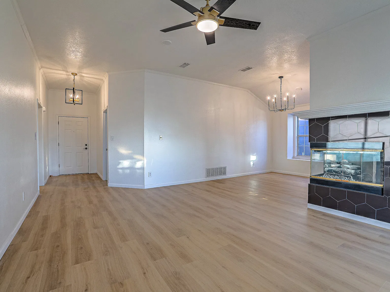 3 bed, 1490 sqft, $2,500 — Photo 4