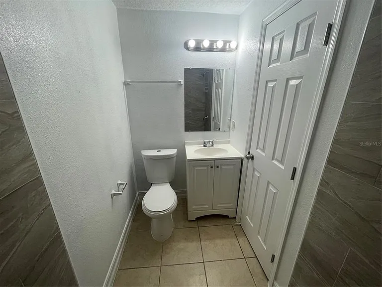 1130 Florence Ave — Photo 9