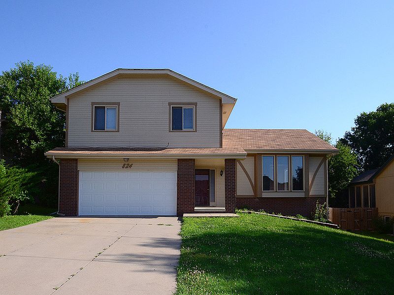 1st image of 824 Spruce Dr