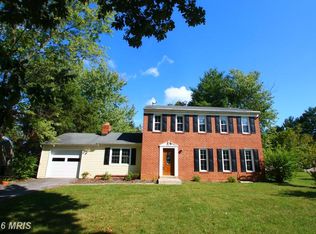8 Woodsend Pl, Potomac, MD 20854