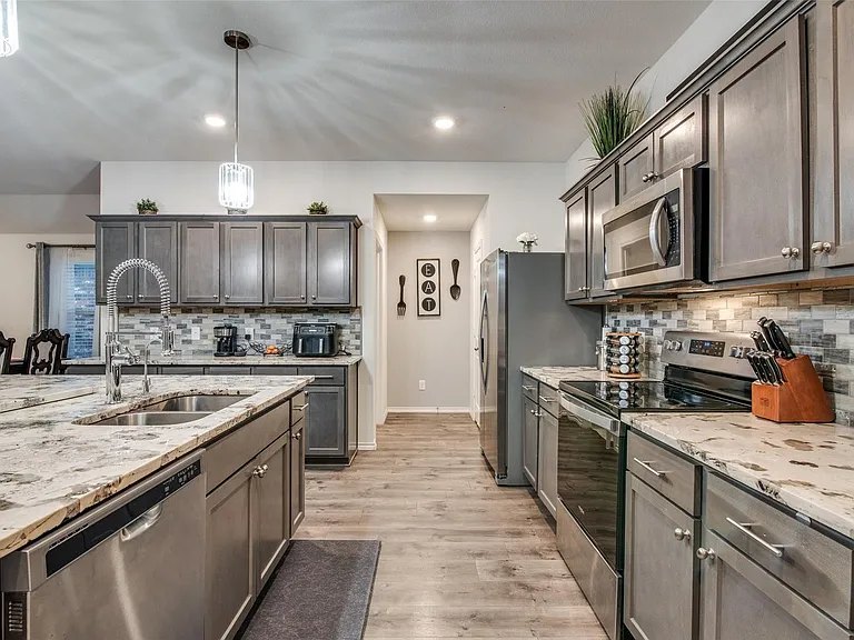 1829 Strongbark Dr — Photo 8