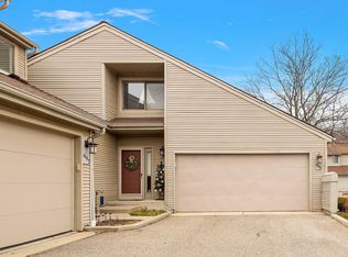 699 Charing Ct, Rochester, MI 48307