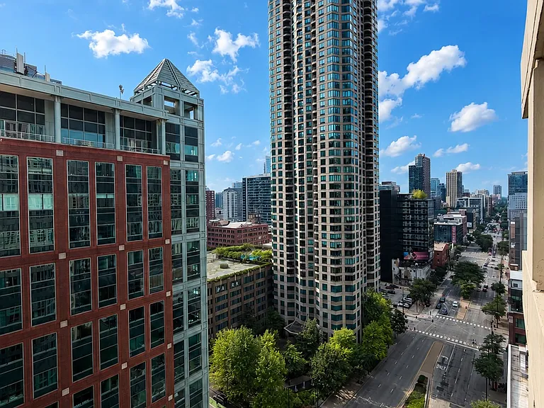 345 N La Salle Dr #1910 — Photo 12