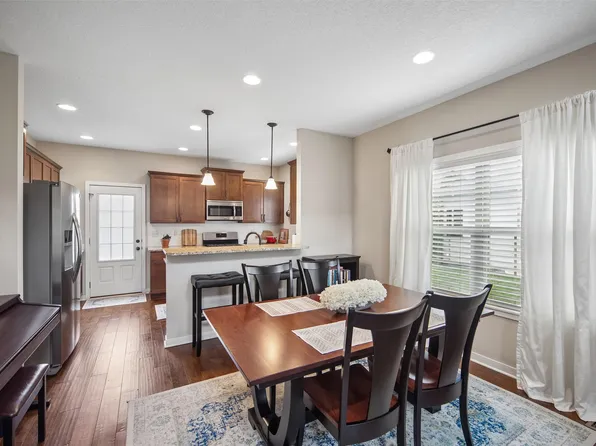 5449 S Prairie View Dr, West Des Moines, IA 50266