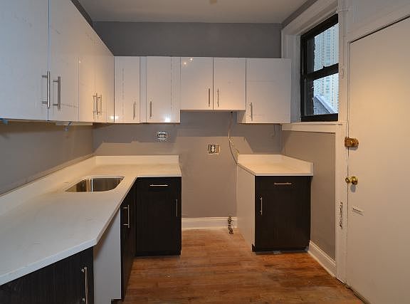 4th image of 629 W Cornelia Ave APT 3N
