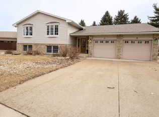 5909 W Chadwick Pl, Sioux Falls, SD 57106