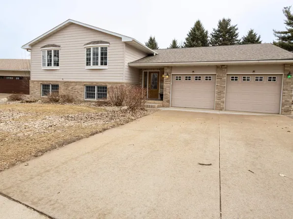 5909 W Chadwick Pl, Sioux Falls, SD 57106