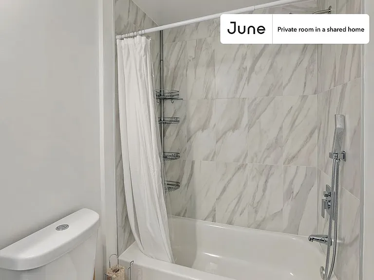 529 42nd St NE #B — Photo 19
