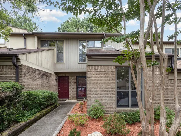 8061 Charter Oak Ln, Charlotte, NC 28226