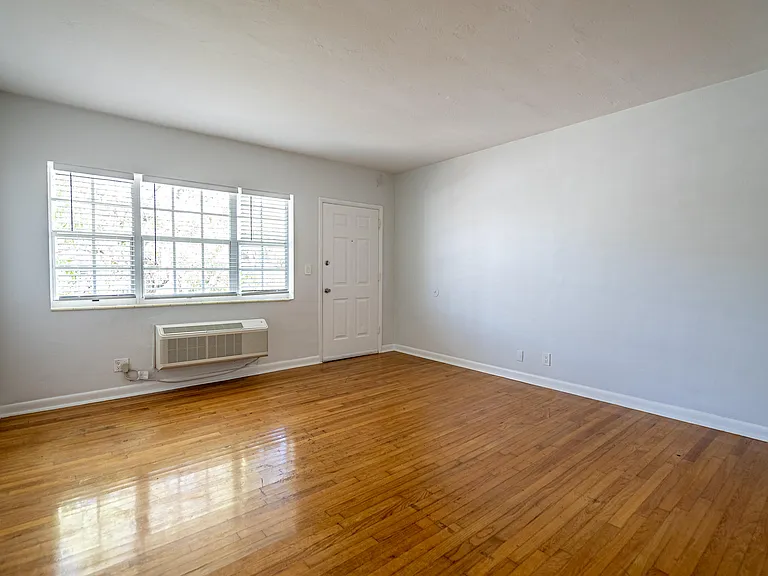 320 84th St #8 — Photo 12