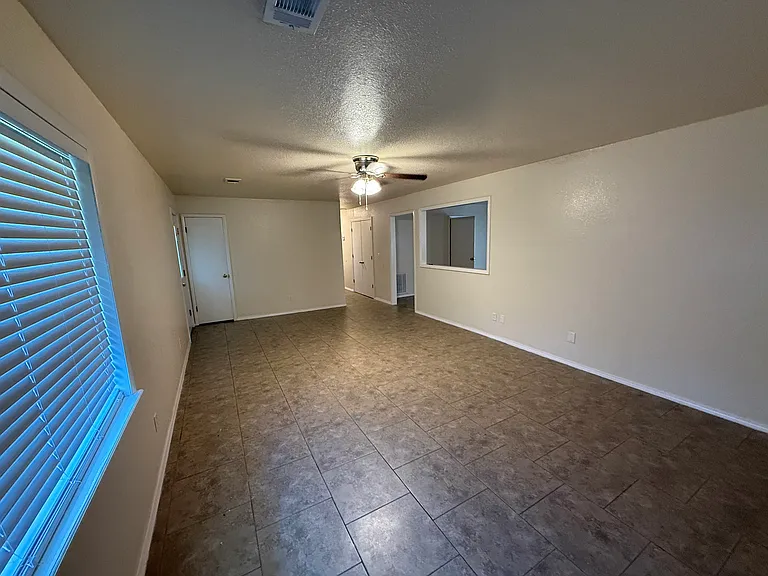 413 Carr St — Photo 3