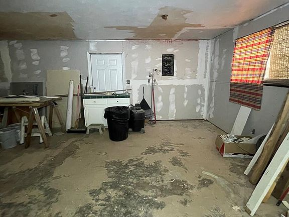 3rd image of 118 Rainbow Rd