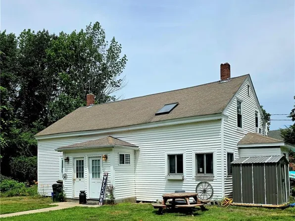 38-40 Erin Ln, Pascoag, RI 02859