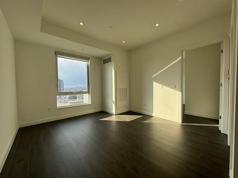 741 King St W #1304 — Photo 6