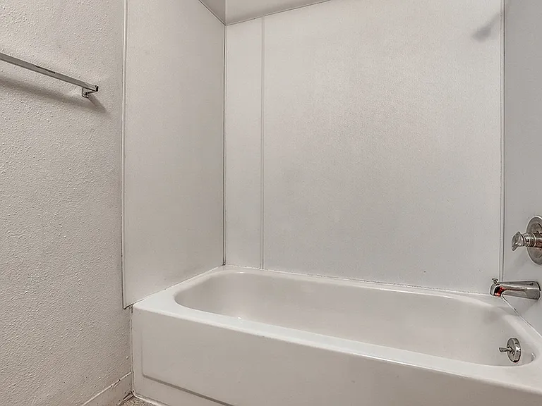 2200 E Mill Plain Blvd #1-10 — Photo 7