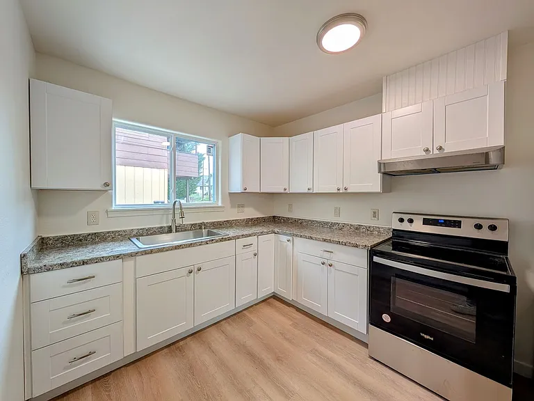 533 Methow St — Photo 14