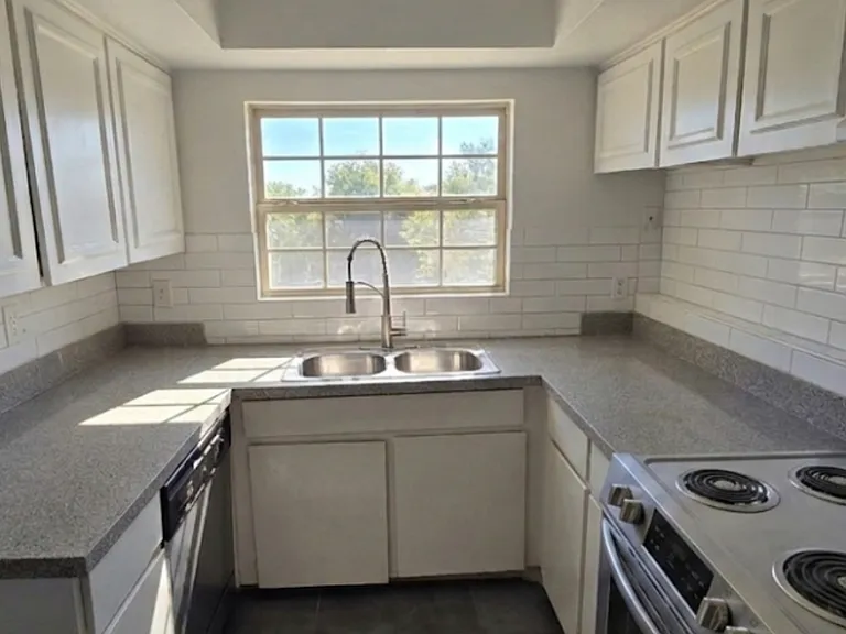 2648 Santa Barbara Dr — Photo 3