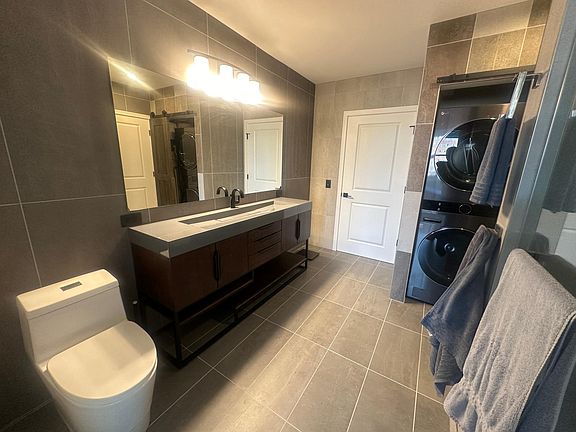 3rd image of 5570 Centre Ave APT 209