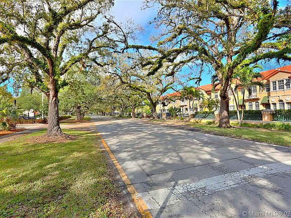 4th image of 467 Coral Way #A-4