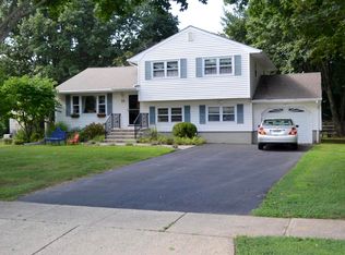 11 Lafayette Ct, Freehold, NJ 07728