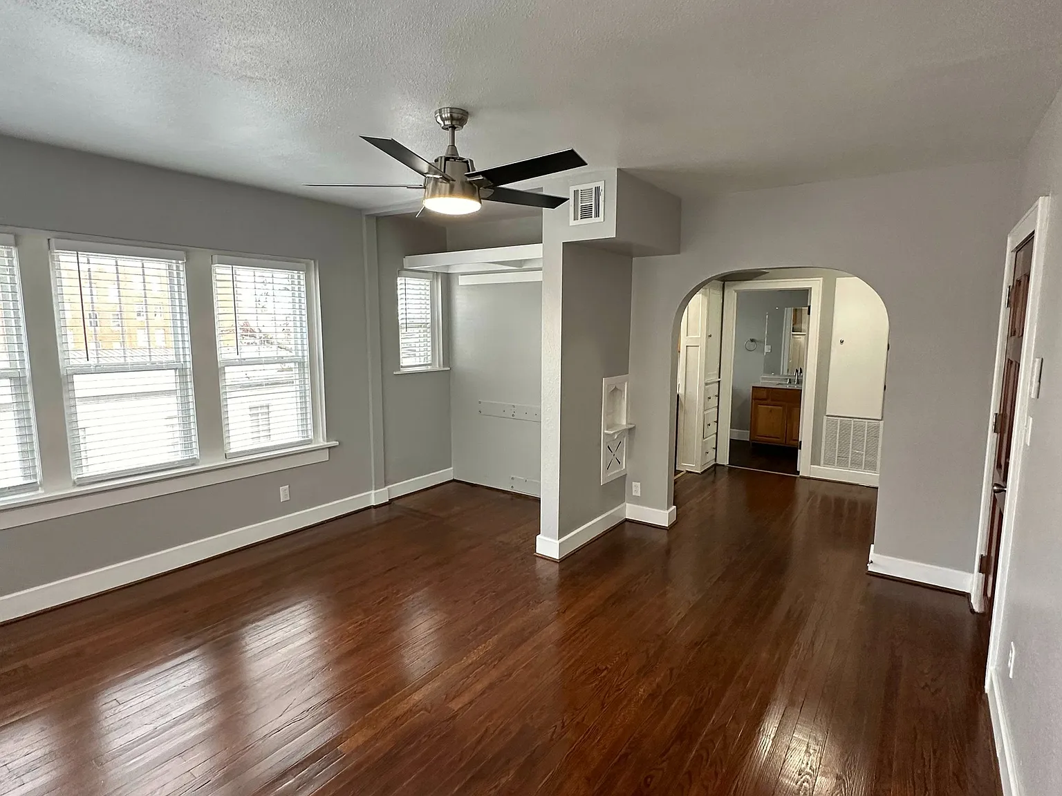 Claremont Apartments — Photo 3