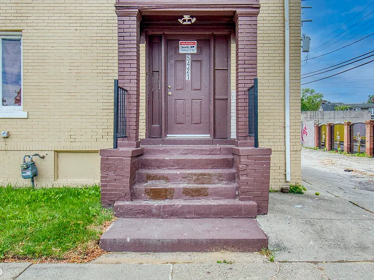 5421 Toledo St — Photo 7