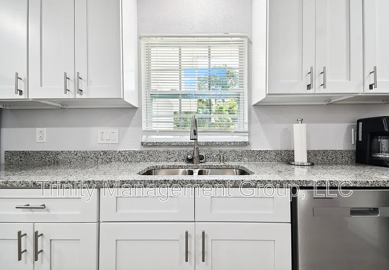 1051 Dogwood Dr #1 — Photo 6