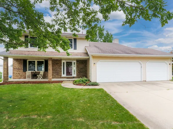 36 Aberdeen Way, Bloomington, IL 61704