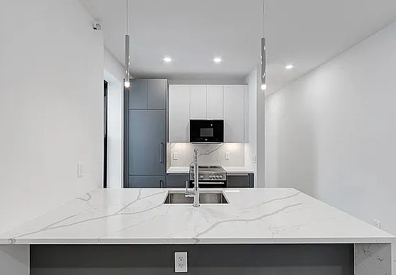 2nd image of 15 Wyckoff St APT 15