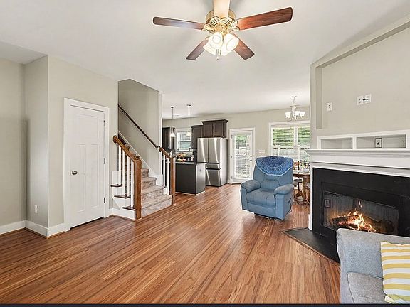 5th image of 38 Wood Green Dr