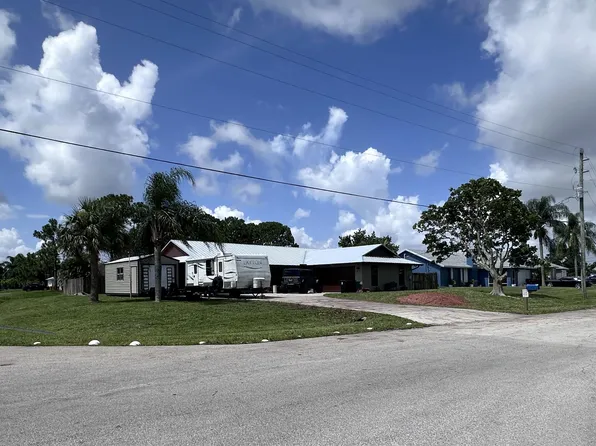 892 SE Atlantus Avenue, Port St Lucie, FL 34983
