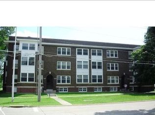 801 W 4th St #1B, Waterloo, IA 50702