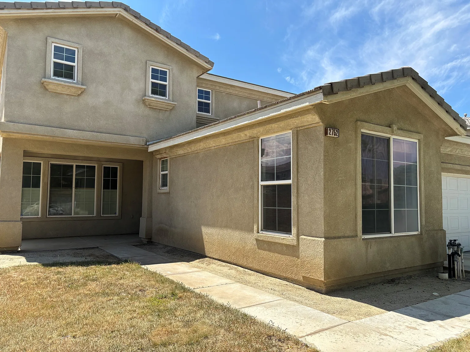 4 bed, 2925 sqft, $3,200 — Photo 2