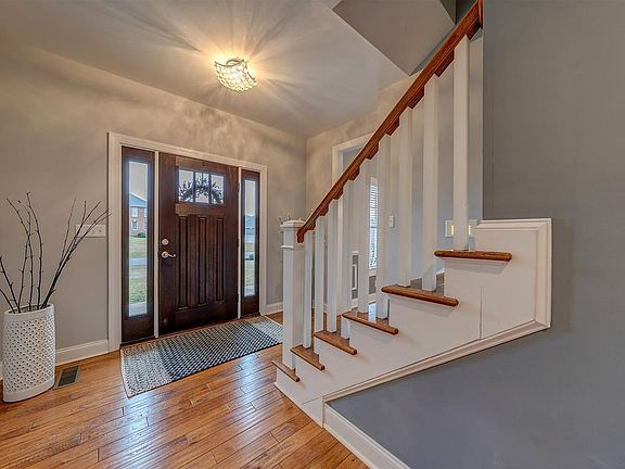 4th image of 1060 Summerpark Dr
