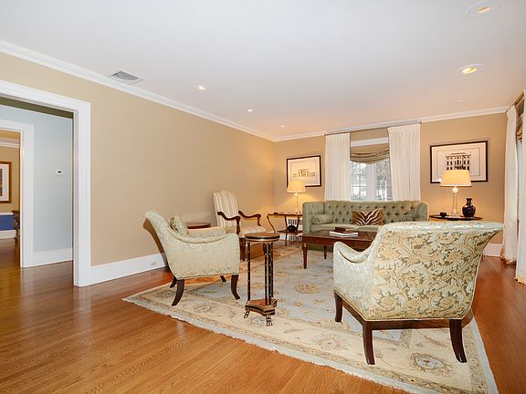 4th image of 228 Thornden St