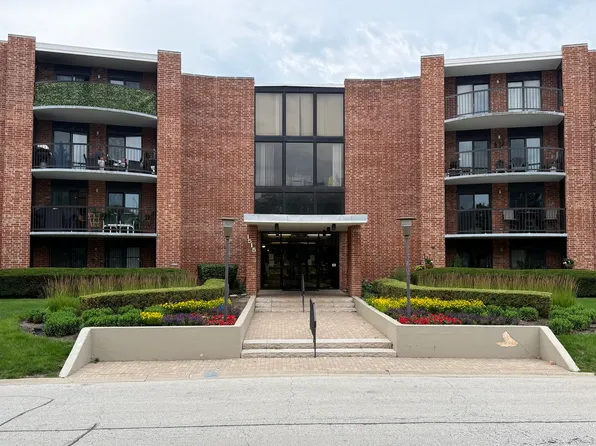 1515 E Central Rd Unit 319C, Arlington Heights, IL 60005
