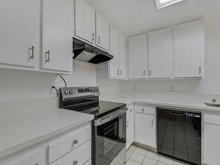1126 Fairview Ave #104 — Photo 9