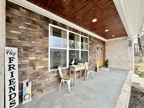 3rd image of 501 Chestnut Grove Rd