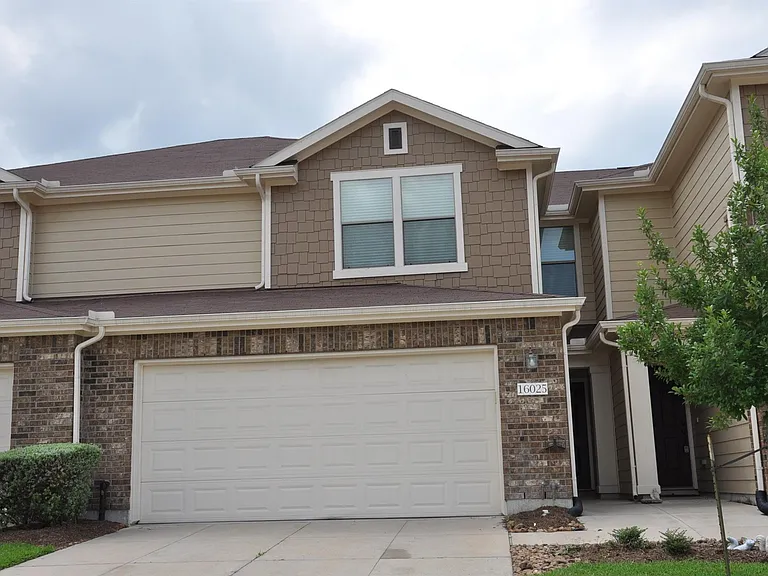 16025 Summerville Lake Dr — Photo 1