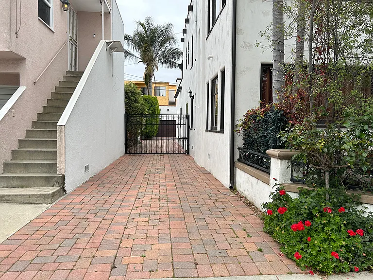 3326 E Vista St — Photo 5