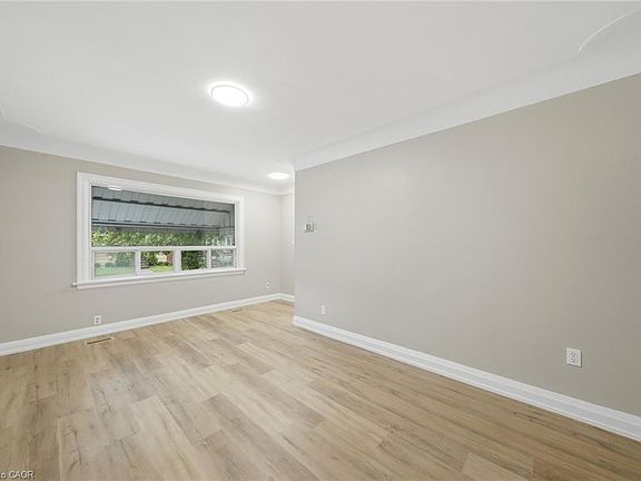 5th image of 81 Cambridge Ave