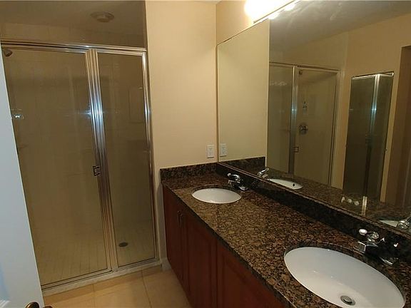5th image of 8521 Oakshade Cir Unit 414