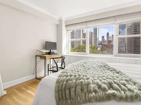 210 E 63rd St APT 10E, Manhattan, NY 10065