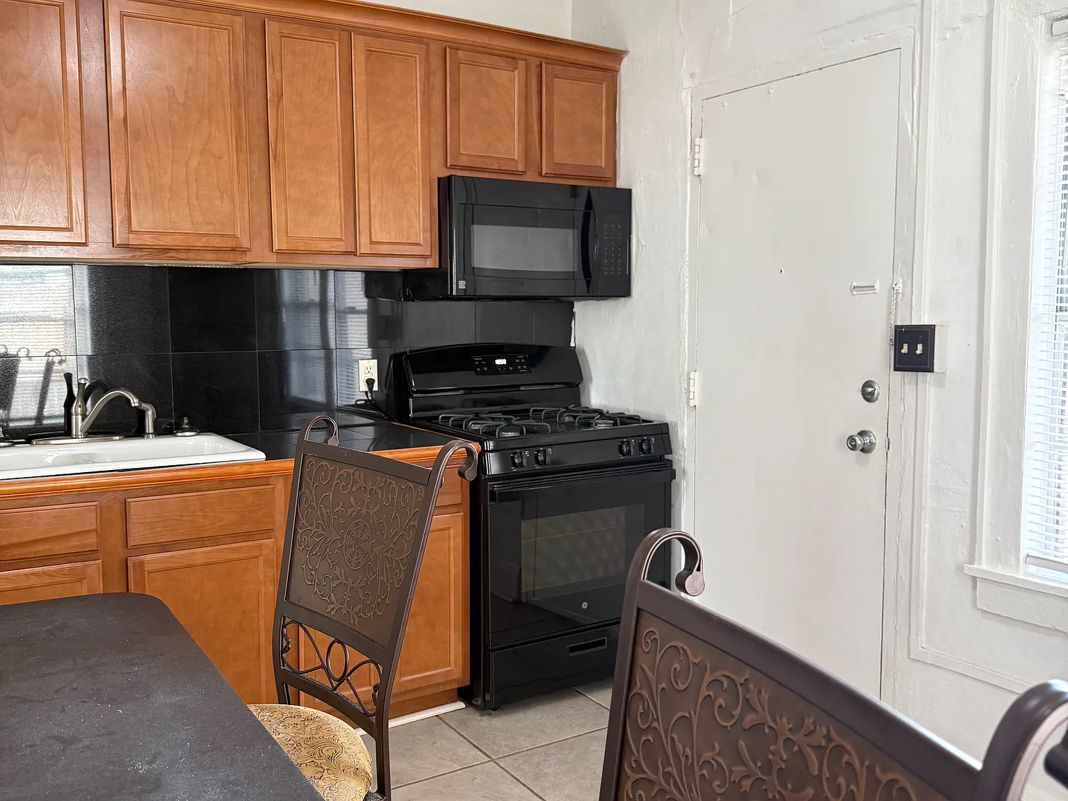 919 N Grandview Avenue — Photo 2