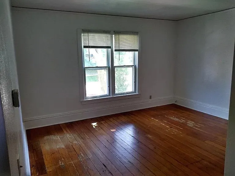 Charming 1-Bedroom Apartment in Madison's Tenney-Lapham Neighborhood — Photo 4