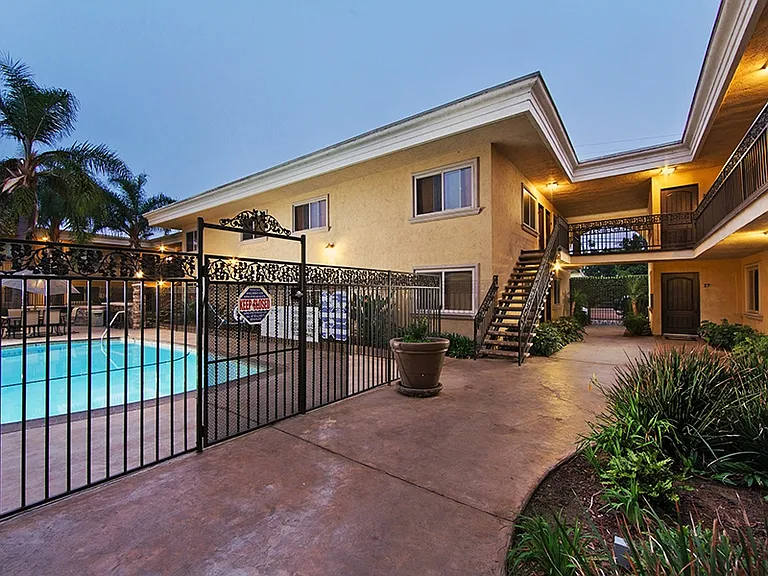 1450 Iris Ave — Photo 4