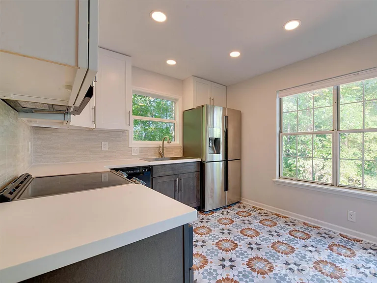 9006 Saint Thomas Ln — Photo 6