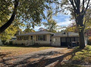 6 Hamilton Dr, Lockport, NY 14094